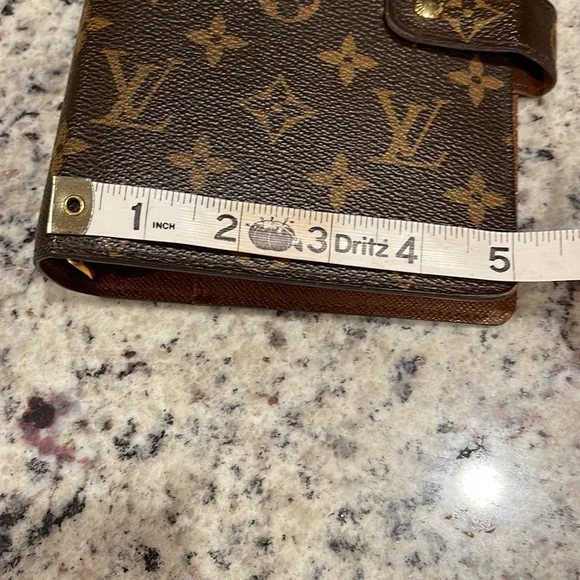 Medium Ring Agenda Cover - Picture 7 of 16